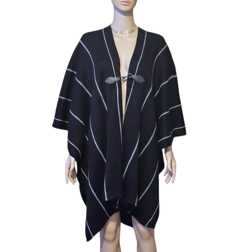 NWOT A&I Ruana w/ Buckle Closure - One Size